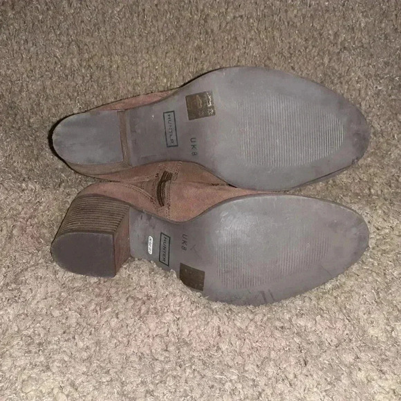 HUNTER-Refined Brown Suede-Side Zip Booties-Criss Cross Buckle-Sz 10-Excellent - Picture 6 of 6